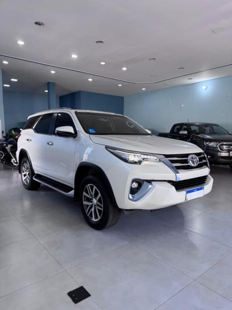 TOYOTA Hilux SW4 2.8 4P SRX 4X4 TURBO DIESEL AUTOMTICO, Foto 2