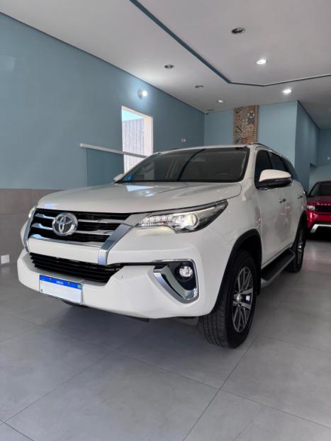 TOYOTA Hilux SW4 2.8 4P SRX 4X4 TURBO DIESEL AUTOMTICO, Foto 5