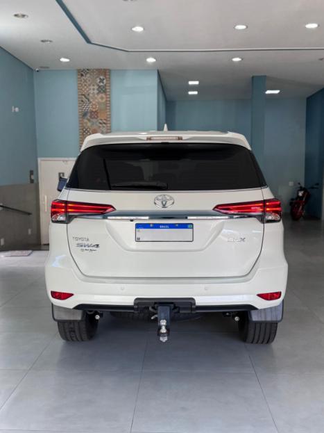 TOYOTA Hilux SW4 2.8 4P SRX 4X4 TURBO DIESEL AUTOMTICO, Foto 7
