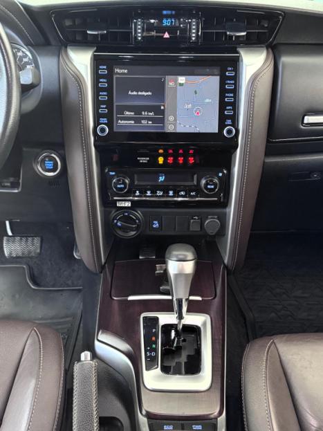 TOYOTA Hilux SW4 2.8 4P SRX 4X4 TURBO DIESEL AUTOMTICO, Foto 11