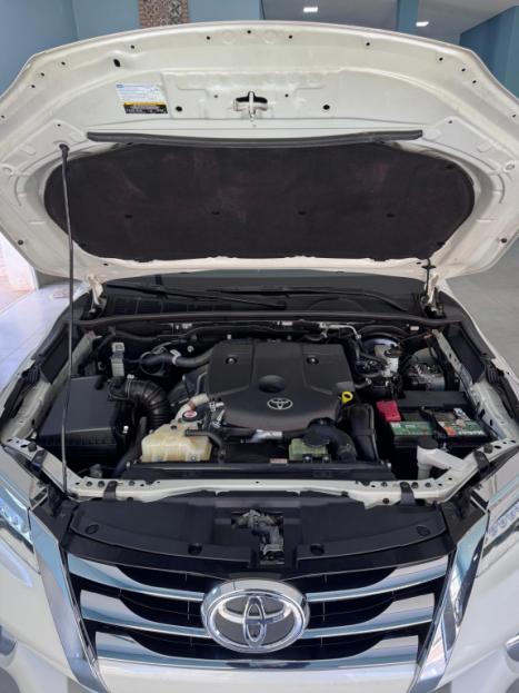 TOYOTA Hilux SW4 2.8 4P SRX 4X4 TURBO DIESEL AUTOMTICO, Foto 18