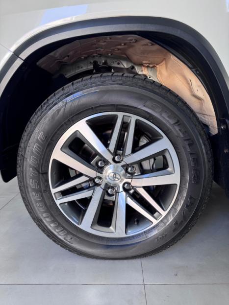 TOYOTA Hilux SW4 2.8 4P SRX 4X4 TURBO DIESEL AUTOMTICO, Foto 19