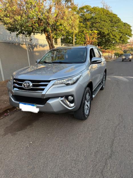 TOYOTA Hilux SW4 2.8 16V 4P SRX 4X4 7 LUGARES TURBO DIESEL AUTOMTICO, Foto 1