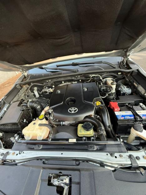 TOYOTA Hilux SW4 2.8 16V 4P SRX 4X4 7 LUGARES TURBO DIESEL AUTOMTICO, Foto 4