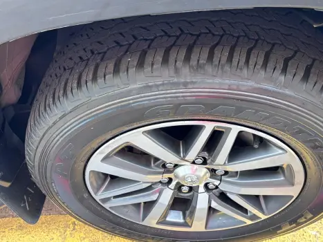 TOYOTA Hilux SW4 2.8 4P SRX 4X4 TURBO DIESEL AUTOMTICO, Foto 8