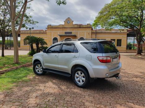 TOYOTA Hilux SW4 3.0 16V 4P SRV 4X4 7 LUGARES TURBO DIESEL AUTOMTICO, Foto 3