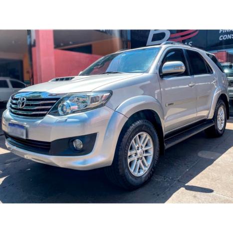 TOYOTA Hilux SW4 3.0 V6 12V 4P SRV 4X4 TURBO DIESEL AUTOMTICO, Foto 2