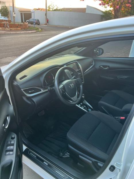 TOYOTA Yaris Hatch 1.3 16V 4P FLEX XL PLUS TECH MULTIDRIVE AUTOMTICO CVT, Foto 5