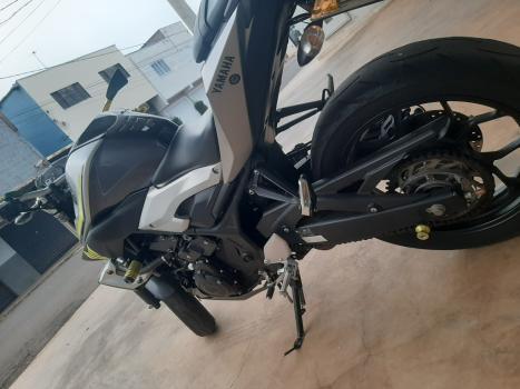 YAMAHA MT-03 300 ABS, Foto 4