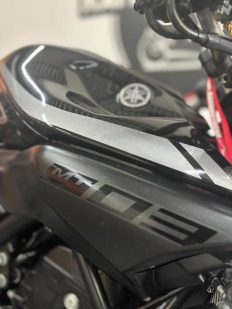 YAMAHA MT-03 300 ABS, Foto 4
