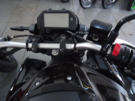 YAMAHA MT-03 300 ABS, Foto 3