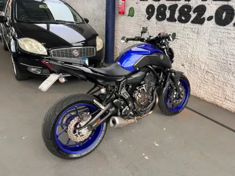 YAMAHA MT-07 700 ABS, Foto 10