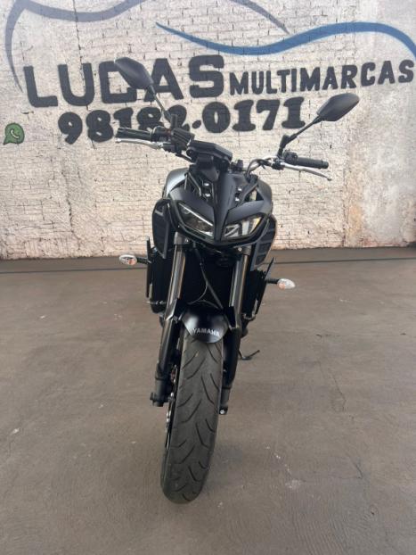 YAMAHA MT-09 850 ABS, Foto 3