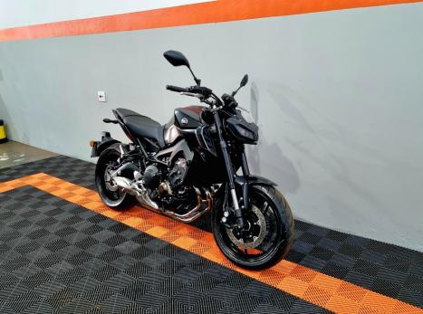 YAMAHA MT-09 850 ABS, Foto 2