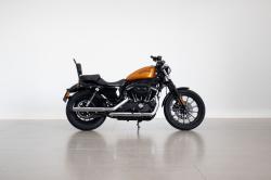 HARLEY DAVIDSON Sportster XL 883 IRON