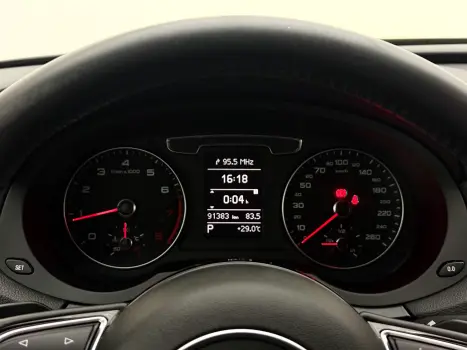 AUDI Q3 1.4 4P TFSI ATTRACTION S-TRONIC AUTOM�TICO, Foto 8