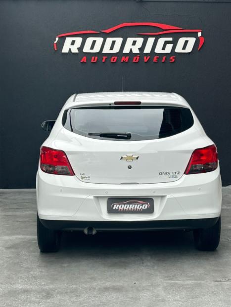 CHEVROLET Onix Hatch 1.4 4P FLEX LTZ, Foto 2