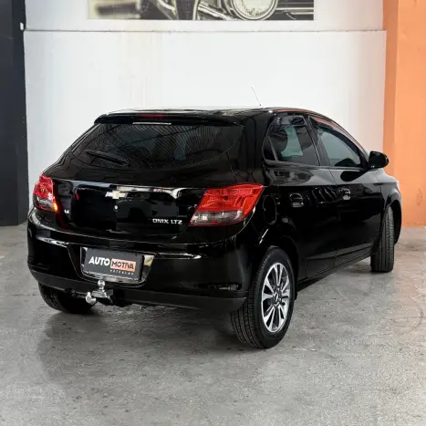 CHEVROLET Onix Hatch 1.4 4P FLEX LTZ, Foto 2