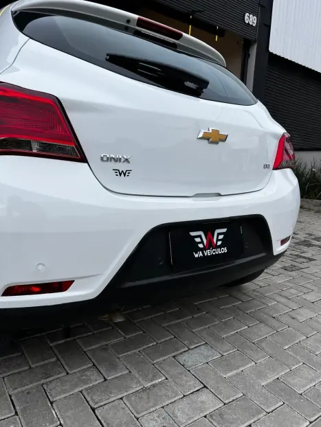 CHEVROLET Onix Hatch 1.4 4P FLEX LTZ AUTOM�TICO, Foto 10