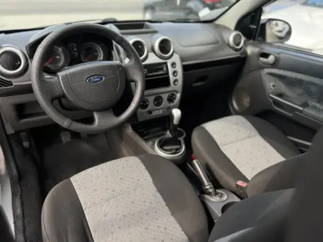 FORD Fiesta Hatch 1.6 4P, Foto 2