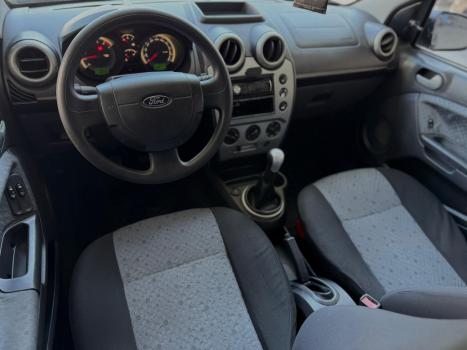 FORD Fiesta Hatch 1.6 4P, Foto 2
