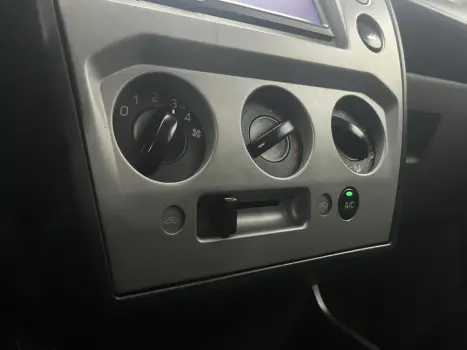 FORD Fiesta Sedan 1.6 4P ROCAM FLEX, Foto 14