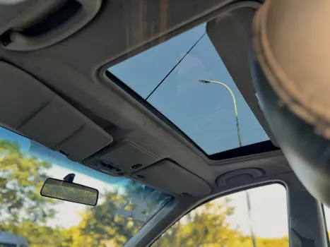 FORD Focus Sedan 2.0 16V 4P GHIA, Foto 5