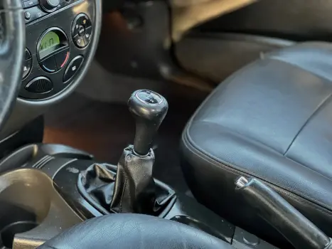 FORD Focus Sedan 2.0 16V 4P GHIA, Foto 7