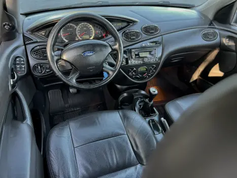 FORD Focus Sedan 2.0 16V 4P GHIA, Foto 11