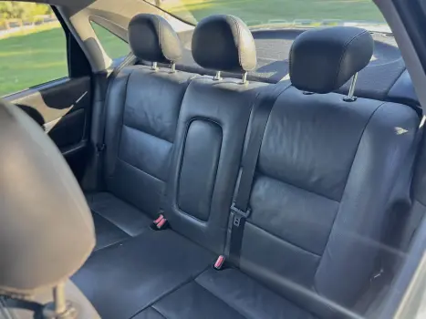 FORD Focus Sedan 2.0 16V 4P GHIA, Foto 12