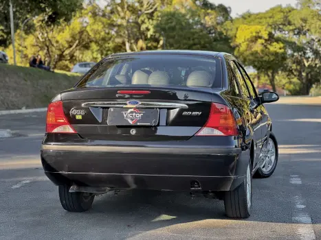 FORD Focus Sedan 2.0 16V 4P GHIA, Foto 13