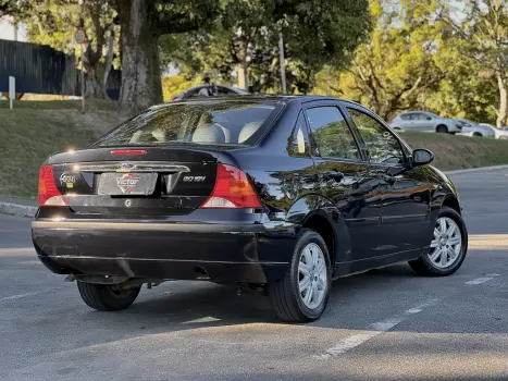 FORD Focus Sedan 2.0 16V 4P GHIA, Foto 14