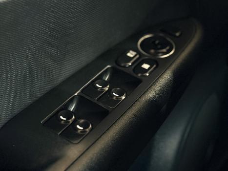 HYUNDAI I30 2.0 16V 4P, Foto 8