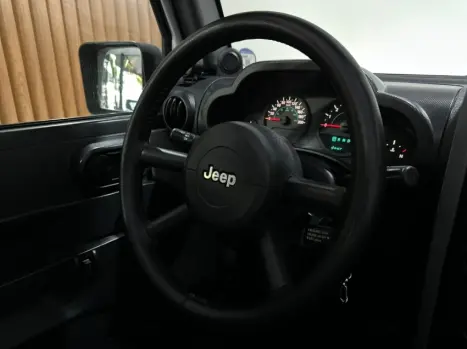 JEEP Wrangler 3.8 V6 12V SPORT TETO R�GIDO AUTOM�TICO, Foto 7