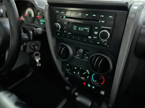 JEEP Wrangler 3.8 V6 12V SPORT TETO R�GIDO AUTOM�TICO, Foto 8