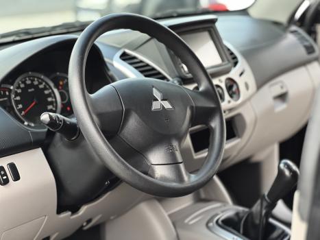 MITSUBISHI L 200 2.4 16V 4P HLS CABINE DUPLA FLEX , Foto 5