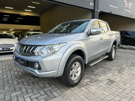 MITSUBISHI L 200 Triton 2.4 16V SPORT HPE 4X4 CABINE DUPLA TURBO DIESEL AUTOMÁTICO, Foto 4 MITSUBISHI L 200 Triton 2.4 16V SPORT HPE 4X4 CABINE DUPLA TURBO DIESEL AUTOMÁTICO, Foto 4