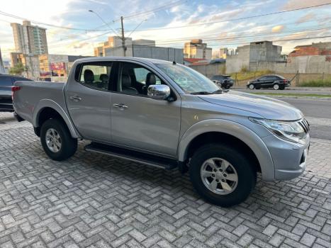 MITSUBISHI L 200 Triton 2.4 16V SPORT HPE 4X4 CABINE DUPLA TURBO DIESEL AUTOMÁTICO, Foto 8 MITSUBISHI L 200 Triton 2.4 16V SPORT HPE 4X4 CABINE DUPLA TURBO DIESEL AUTOMÁTICO, Foto 8