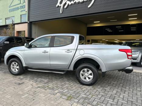 MITSUBISHI L 200 Triton 2.4 16V SPORT HPE 4X4 CABINE DUPLA TURBO DIESEL AUTOMÁTICO, Foto 10 MITSUBISHI L 200 Triton 2.4 16V SPORT HPE 4X4 CABINE DUPLA TURBO DIESEL AUTOMÁTICO, Foto 10