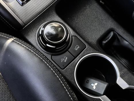 MITSUBISHI L 200 Triton 2.4 16V SPORT HPE-S 4X4 CABINE DUPLA TURBO DIESEL AUTOMÁTICO, Foto 5 MITSUBISHI L 200 Triton 2.4 16V SPORT HPE-S 4X4 CABINE DUPLA TURBO DIESEL AUTOMÁTICO, Foto 5