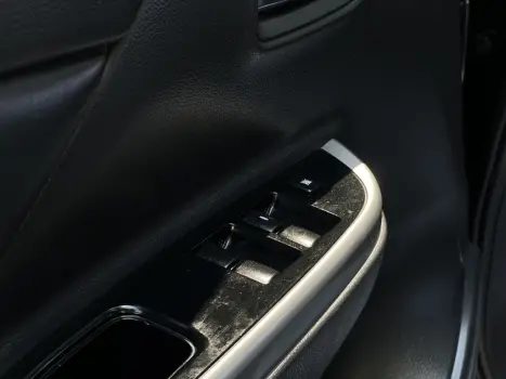 MITSUBISHI L 200 Triton 2.4 16V SPORT HPE-S 4X4 CABINE DUPLA TURBO DIESEL AUTOMÁTICO, Foto 6 MITSUBISHI L 200 Triton 2.4 16V SPORT HPE-S 4X4 CABINE DUPLA TURBO DIESEL AUTOMÁTICO, Foto 6