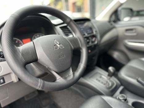 MITSUBISHI L 200 Triton 2.4 16V OUTDOOR HPE-S 4X4 CABINE DUPLA TURBO DIESEL AUTOMÁTICO, Foto 2 MITSUBISHI L 200 Triton 2.4 16V OUTDOOR HPE-S 4X4 CABINE DUPLA TURBO DIESEL AUTOMÁTICO, Foto 2