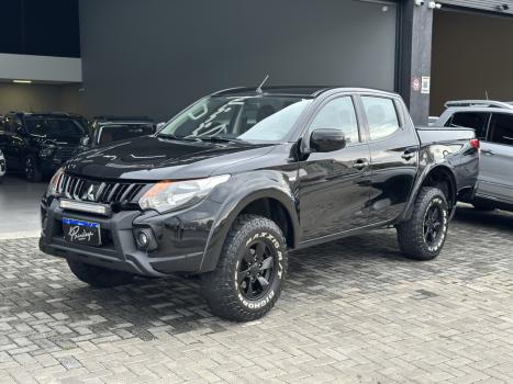 MITSUBISHI L 200 Triton 2.4 16V OUTDOOR HPE-S 4X4 CABINE DUPLA TURBO DIESEL AUTOMÁTICO, Foto 3 MITSUBISHI L 200 Triton 2.4 16V OUTDOOR HPE-S 4X4 CABINE DUPLA TURBO DIESEL AUTOMÁTICO, Foto 3