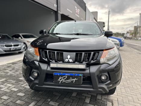 MITSUBISHI L 200 Triton 2.4 16V OUTDOOR HPE-S 4X4 CABINE DUPLA TURBO DIESEL AUTOMÁTICO, Foto 4 MITSUBISHI L 200 Triton 2.4 16V OUTDOOR HPE-S 4X4 CABINE DUPLA TURBO DIESEL AUTOMÁTICO, Foto 4