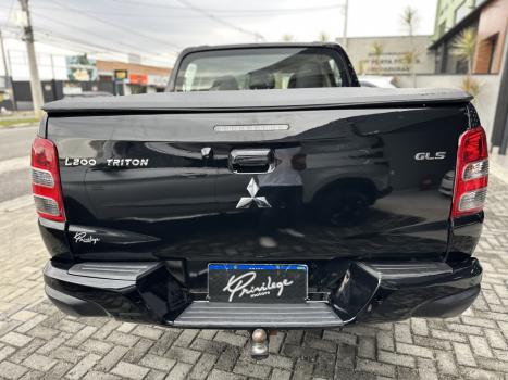 MITSUBISHI L 200 Triton 2.4 16V OUTDOOR HPE-S 4X4 CABINE DUPLA TURBO DIESEL AUTOMÁTICO, Foto 5 MITSUBISHI L 200 Triton 2.4 16V OUTDOOR HPE-S 4X4 CABINE DUPLA TURBO DIESEL AUTOMÁTICO, Foto 5