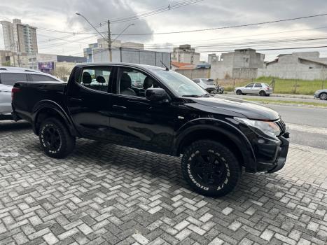 MITSUBISHI L 200 Triton 2.4 16V OUTDOOR HPE-S 4X4 CABINE DUPLA TURBO DIESEL AUTOMÁTICO, Foto 6 MITSUBISHI L 200 Triton 2.4 16V OUTDOOR HPE-S 4X4 CABINE DUPLA TURBO DIESEL AUTOMÁTICO, Foto 6