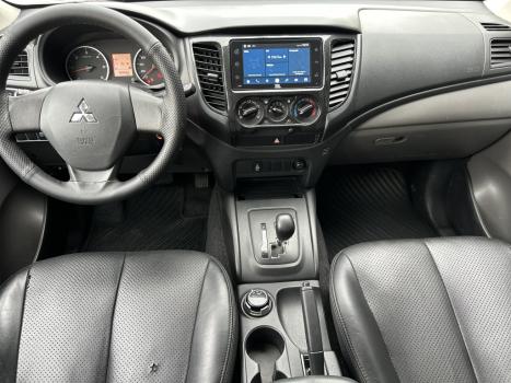 MITSUBISHI L 200 Triton 2.4 16V OUTDOOR HPE-S 4X4 CABINE DUPLA TURBO DIESEL AUTOMÁTICO, Foto 7 MITSUBISHI L 200 Triton 2.4 16V OUTDOOR HPE-S 4X4 CABINE DUPLA TURBO DIESEL AUTOMÁTICO, Foto 7