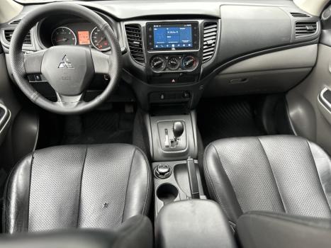 MITSUBISHI L 200 Triton 2.4 16V OUTDOOR HPE-S 4X4 CABINE DUPLA TURBO DIESEL AUTOMÁTICO, Foto 8 MITSUBISHI L 200 Triton 2.4 16V OUTDOOR HPE-S 4X4 CABINE DUPLA TURBO DIESEL AUTOMÁTICO, Foto 8