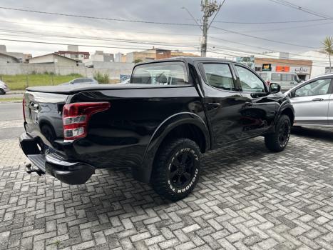 MITSUBISHI L 200 Triton 2.4 16V OUTDOOR HPE-S 4X4 CABINE DUPLA TURBO DIESEL AUTOMÁTICO, Foto 9 MITSUBISHI L 200 Triton 2.4 16V OUTDOOR HPE-S 4X4 CABINE DUPLA TURBO DIESEL AUTOMÁTICO, Foto 9