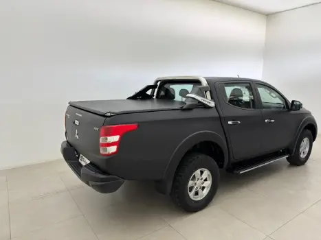 MITSUBISHI L 200 Triton 2.4 16V SPORT HPE TOP 4X4 CABINE DUPLA TURBO DIESEL AUTOMTICO, Foto 3